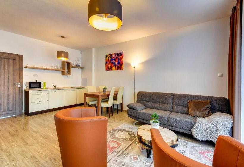 Номер Стандарт с Балконом, Penzión čerešňový Sad & Wellness