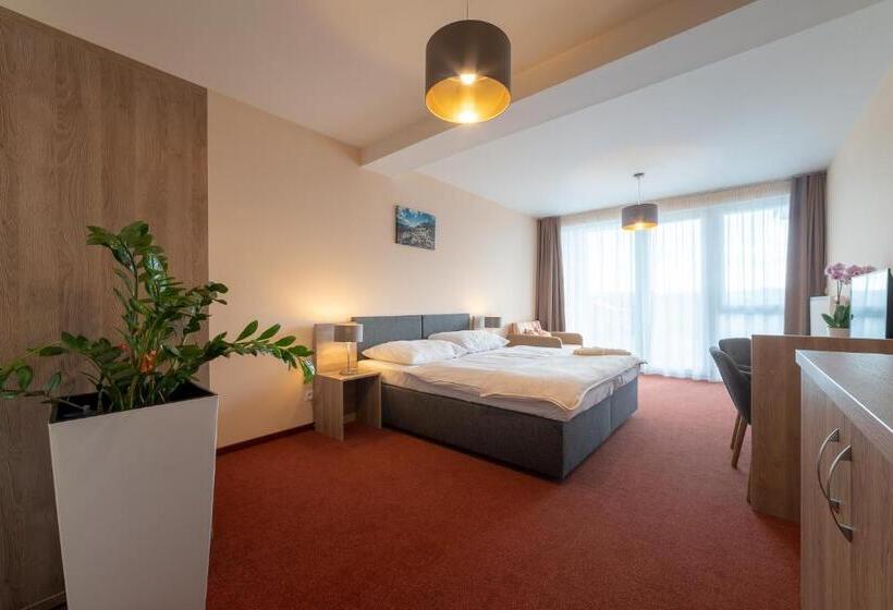 Номер Стандарт с Балконом, Penzión čerešňový Sad & Wellness