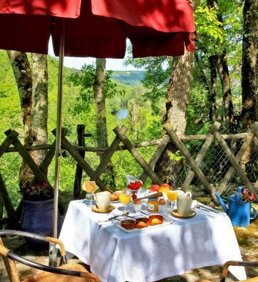Номер Стандарт, Auberge De Castel Merle