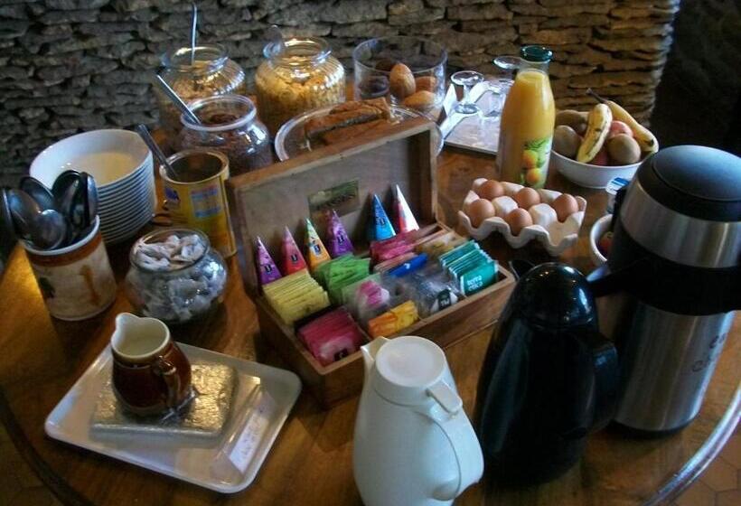 חדר משפחתי, Auberge De Castel Merle