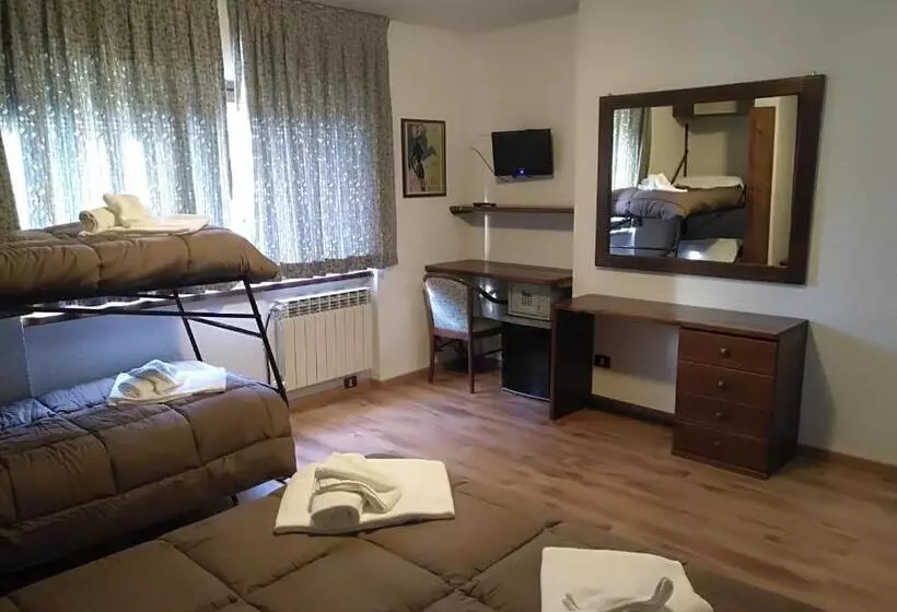 スタンダード4人部屋, I Larici