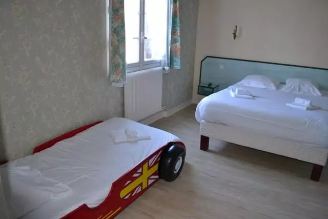 Standard Kolmen Hengen Huone, Le Lanthenay