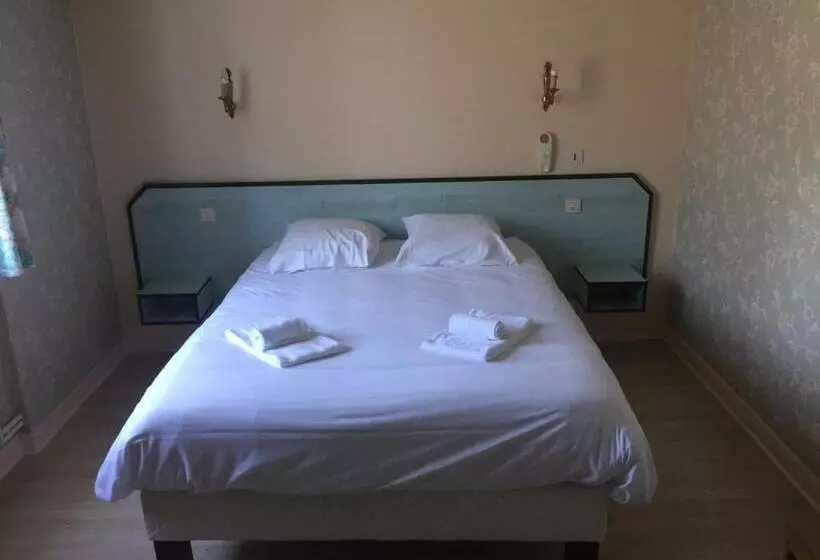 Standard Kolmen Hengen Huone, Le Lanthenay