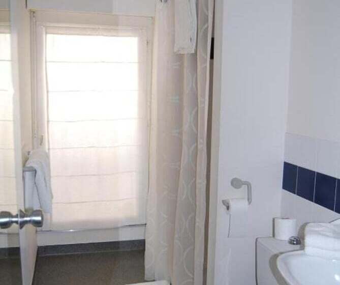 غرفة قياسية ثلاثية, Le Terminus Des Pèlerins