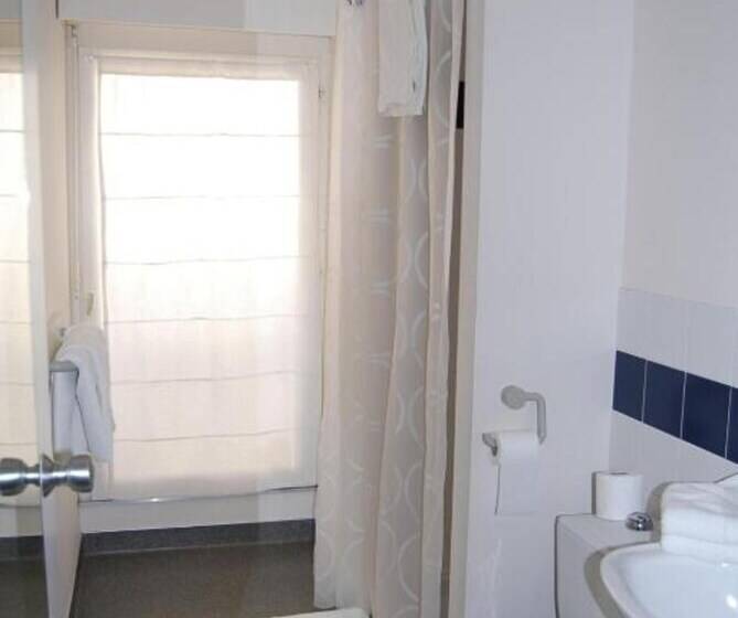 غرفة قياسية ثلاثية, Le Terminus Des Pèlerins