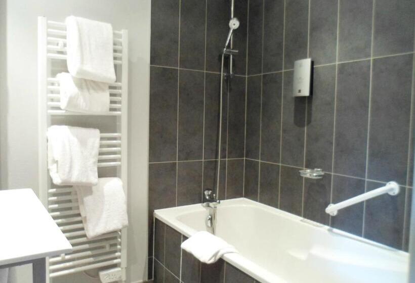 Номер Стандарт Трехместный, Logis Hôtel Des Deux Forts
