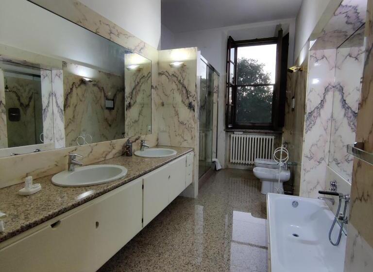 Chambre Triple Supérieure, Villa Ghia