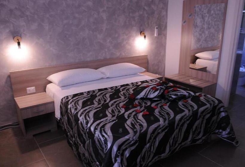 Pokój Standard, La Fenice