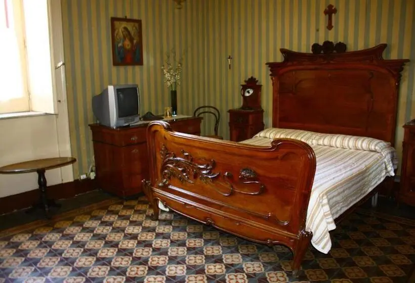 スタンダードトリプルルームの外観-バスルーム, B&b Sotto I Pini