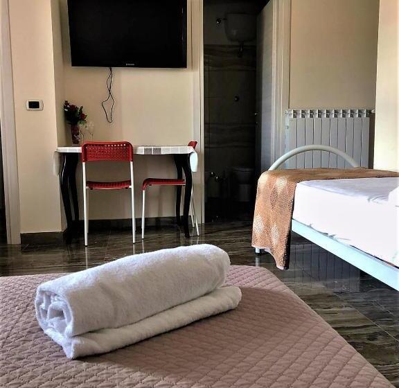 Номер Стандарт Трехместный, Guest House Loriano