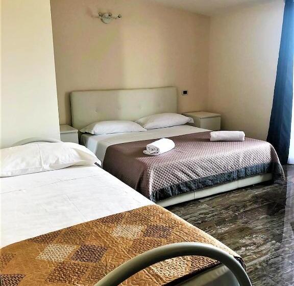 Номер Стандарт Трехместный, Guest House Loriano