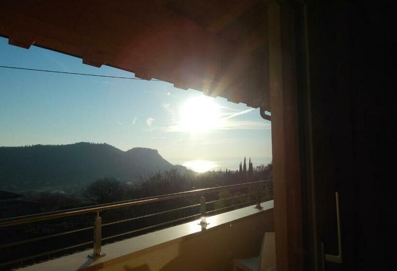 غرفة قياسية مزوَّدة بشُرفة, B&b Il Riccio