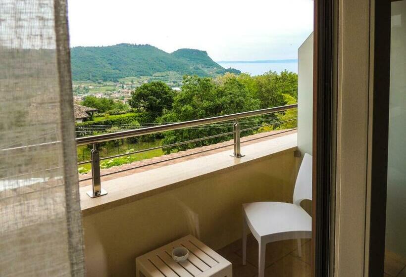 غرفة قياسية مزوَّدة بشُرفة, B&b Il Riccio