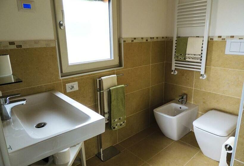 غرفة قياسية مزوَّدة بشُرفة, B&b Il Riccio