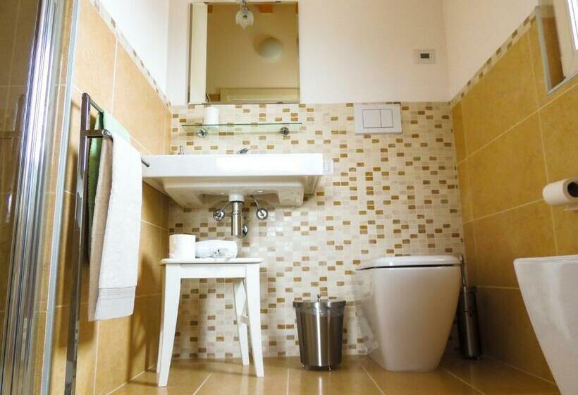 غرفة قياسية مزوَّدة بشُرفة, B&b Il Riccio