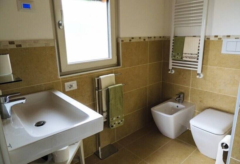 غرفة قياسية مزوَّدة بشُرفة, B&b Il Riccio