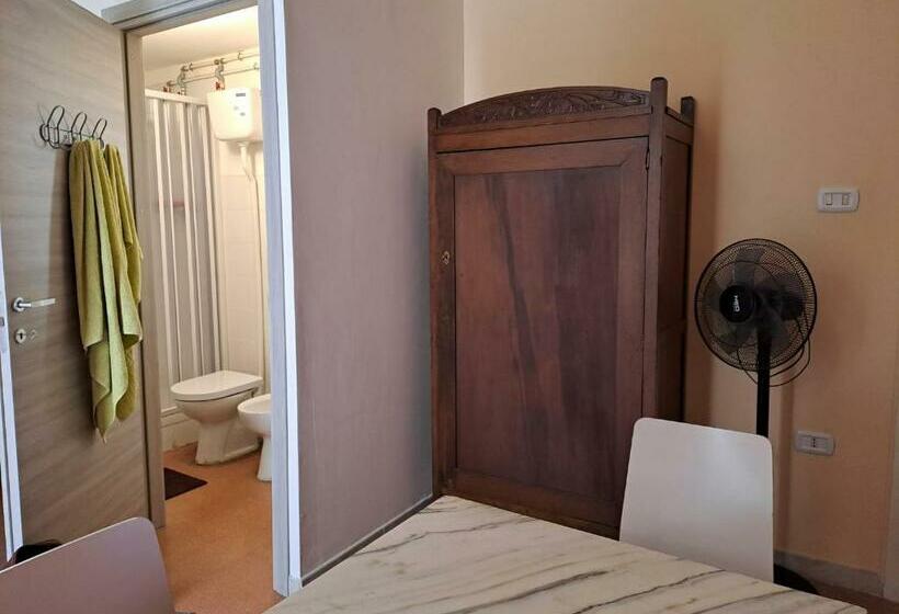 اتاق استاندارد سه نفره, Ag Home Adragna
