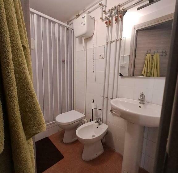 غرفة قياسية ثلاثية, Ag Home Adragna