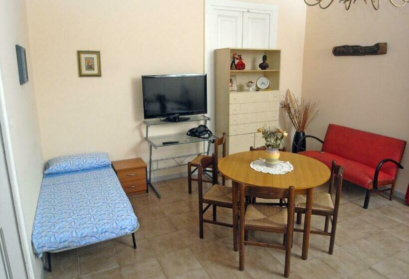 غرفة قياسية ثلاثية, Ag Home Adragna