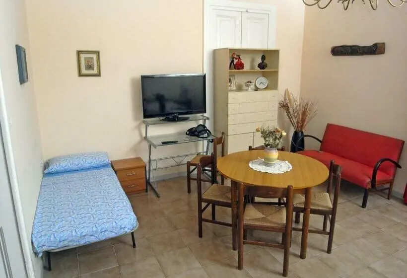 اتاق استاندارد سه نفره, Ag Home Adragna