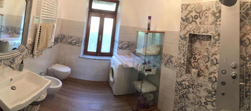 غرفة كلاسيكية ثلاثية, Oca Carolina