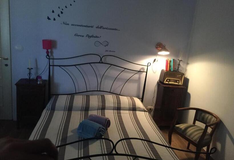 غرفة كلاسيكية ثلاثية, Oca Carolina