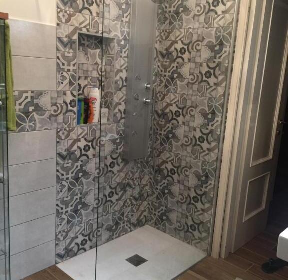 غرفة كومفورت ثلاثية, Oca Carolina