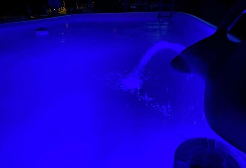 غرفة كلاسيكية ثلاثية, Oca Carolina