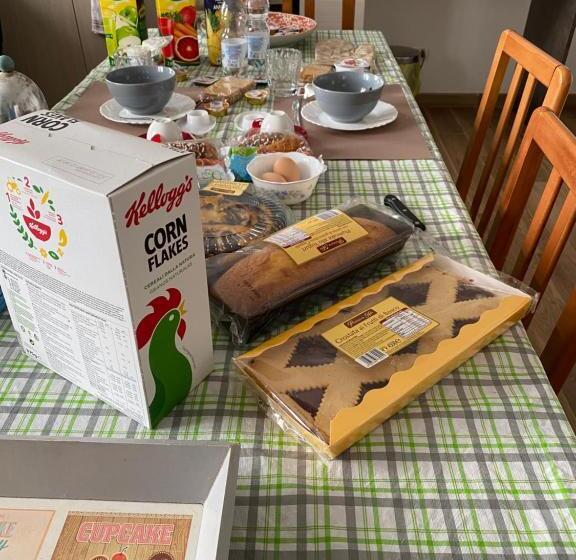 غرفة كلاسيكية ثلاثية, Oca Carolina