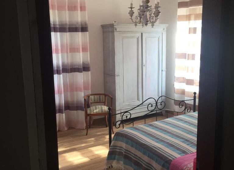 غرفة كومفورت ثلاثية, Oca Carolina