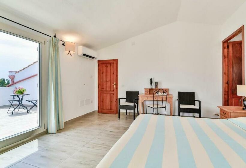 غرفة قياسية مطلّة علي البحر مزوَّدة بشُرفة, Villa Brigida