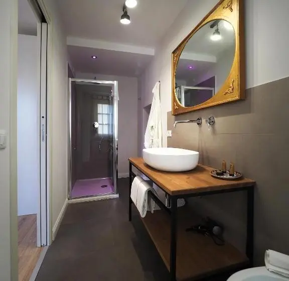 اتاق لوکس با بالکن, Corteviva Boutique B&b