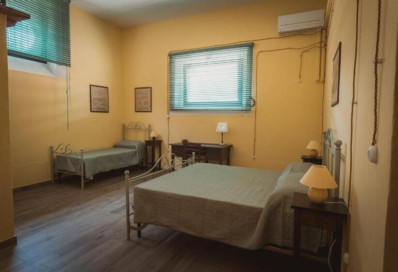 スタンダードトリプルルーム, Casale Trainaro