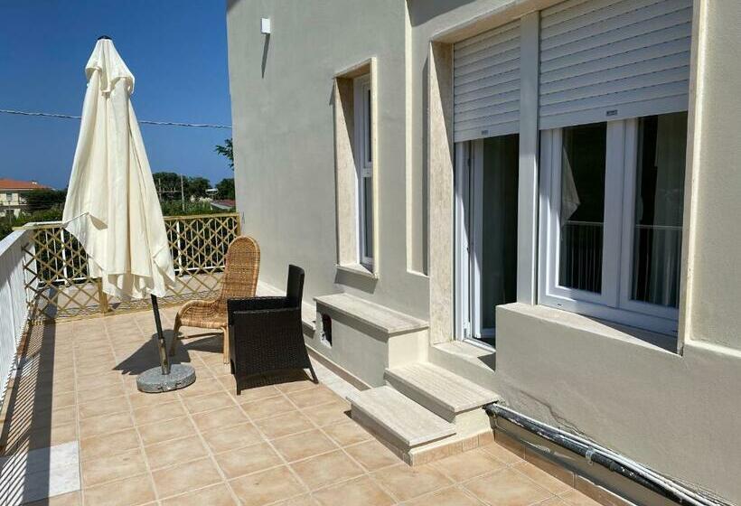 غرفة قياسية مطلّة علي البحر مزوَّدة بشُرفة, Acquaviva Experience B&b