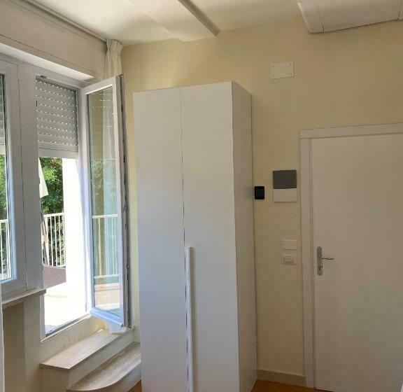 غرفة قياسية مطلّة علي البحر مزوَّدة بشُرفة, Acquaviva Experience B&b