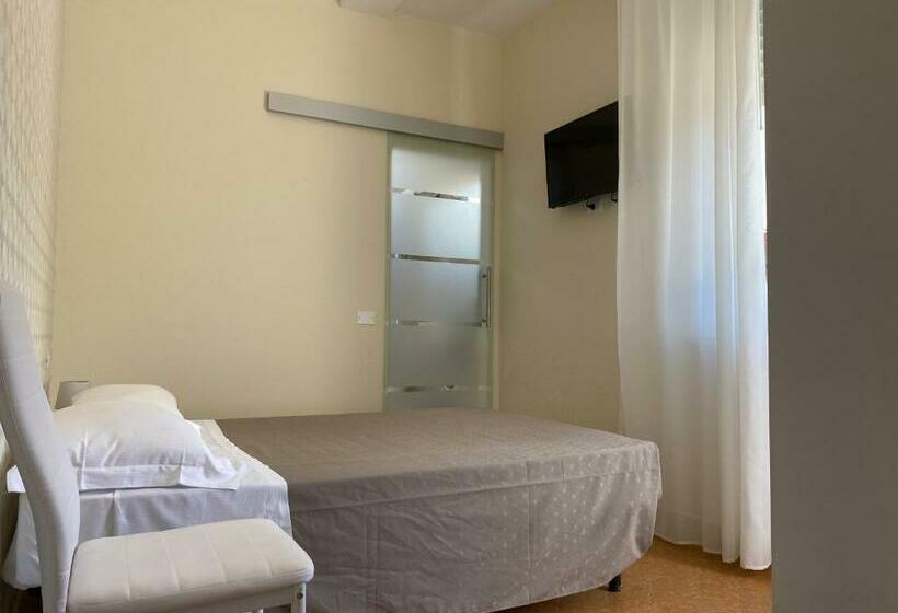 غرفة قياسية مطلّة علي البحر مزوَّدة بشُرفة, Acquaviva Experience B&b