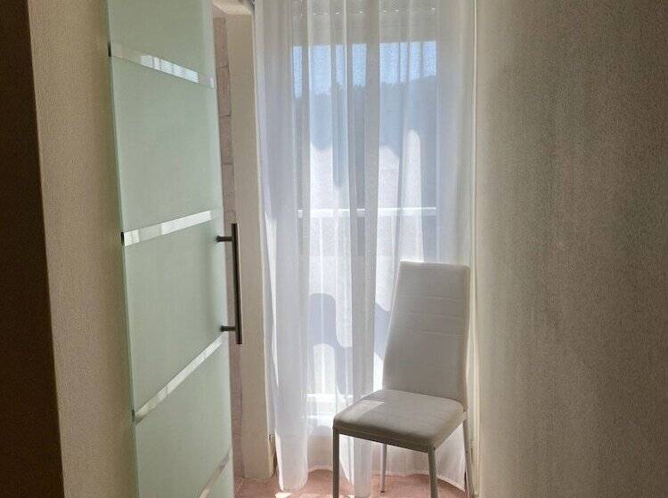 غرفة إقتصادية, Acquaviva Experience B&b