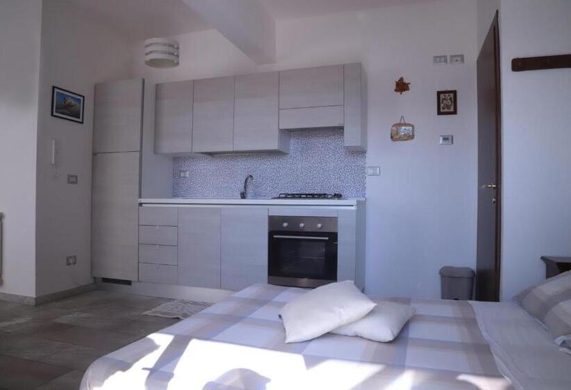 إستديو قياسى مزود بشرفة, Etna Sea House