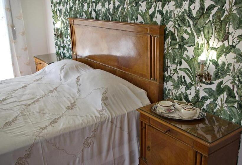 标准三人间外部浴室, Olivarooms