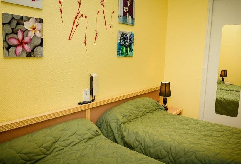 חדר סטנדרט, Logis Hôtels   Hostellerie Des Lauriers   Hôtel Et Restaurant