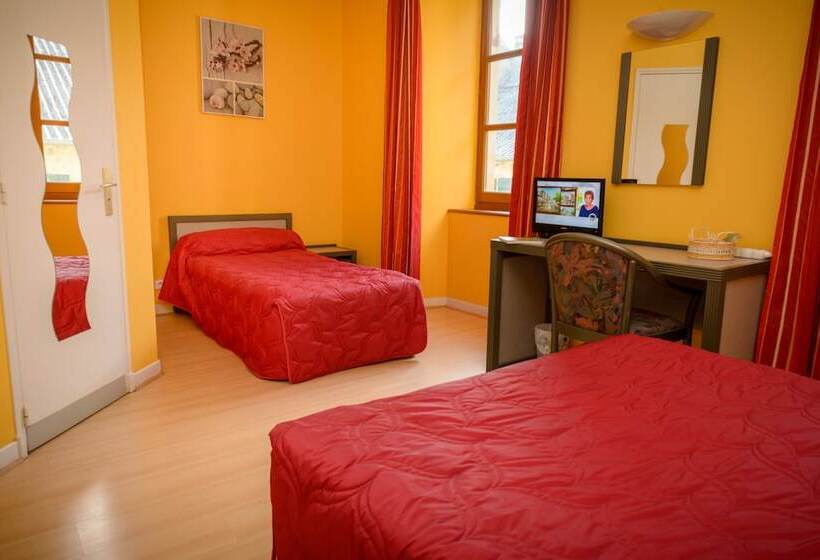 Quarto Triplo Estandar, Logis Hôtels   Hostellerie Des Lauriers   Hôtel Et Restaurant