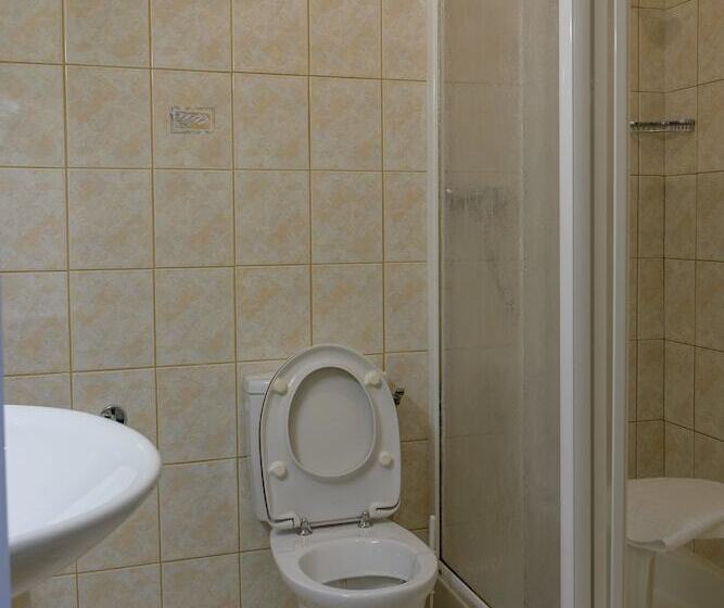 标准三人间, Hôtel De La Cloche