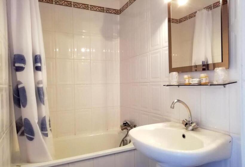 غرفة قياسية مطلّة علي البحر, Le Chalet