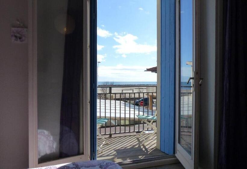 غرفة قياسية مطلّة علي البحر مزوَّدة بشُرفة, Le Chalet