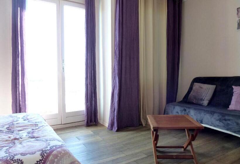 غرفة قياسية مطلّة علي البحر مزوَّدة بشُرفة, Le Chalet