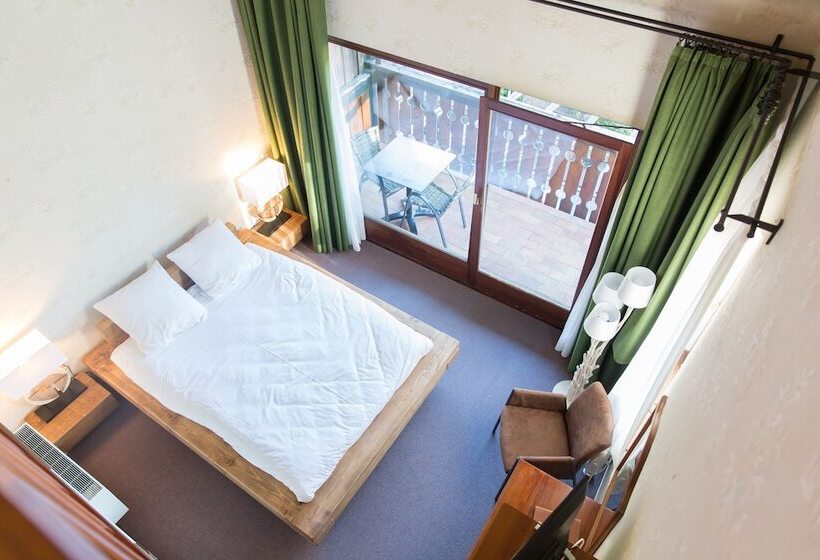 חדר סטנדרט לארבעה, Le Freudeneck