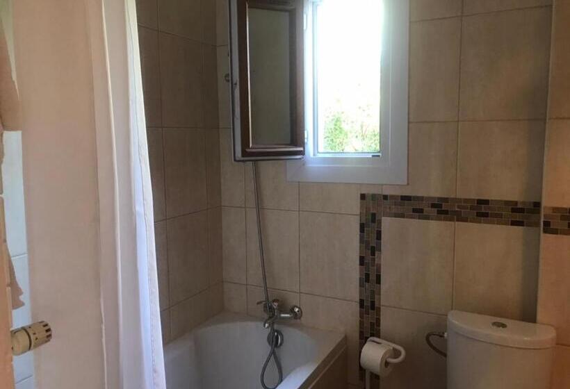 غرفة قياسية ثلاثية, Les Belles Terrasses