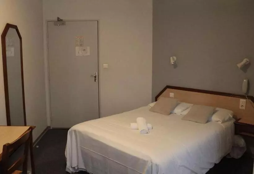 スタンダードルーム, Logis Hôtels & Restaurant Le Cheval Blanc Et Clovis