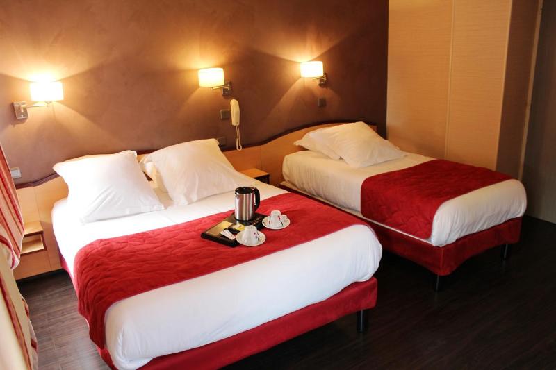 标准三人间, Logis Hôtel Restaurant Azalées