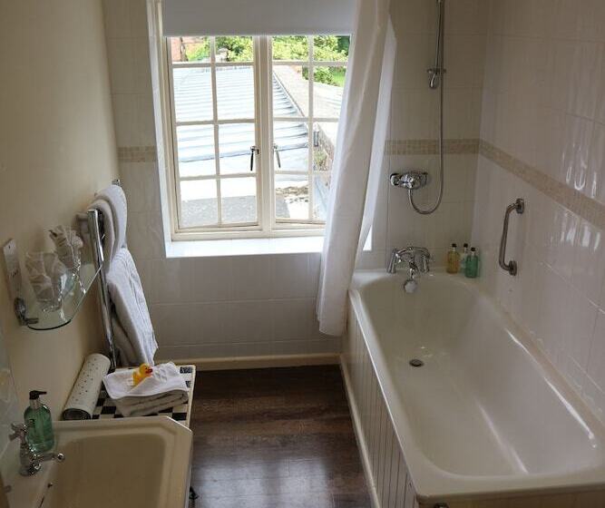 高级大房间, The Manor House